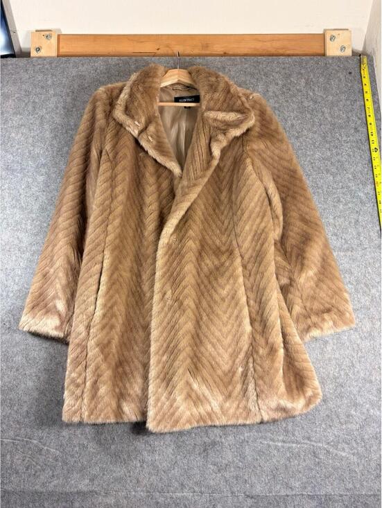 Ellen Tracy Jackets & Blazers - Ellen Tracy Golden Beige Faux Mink Fur Coat Chain Hanger Soft Chevron XL